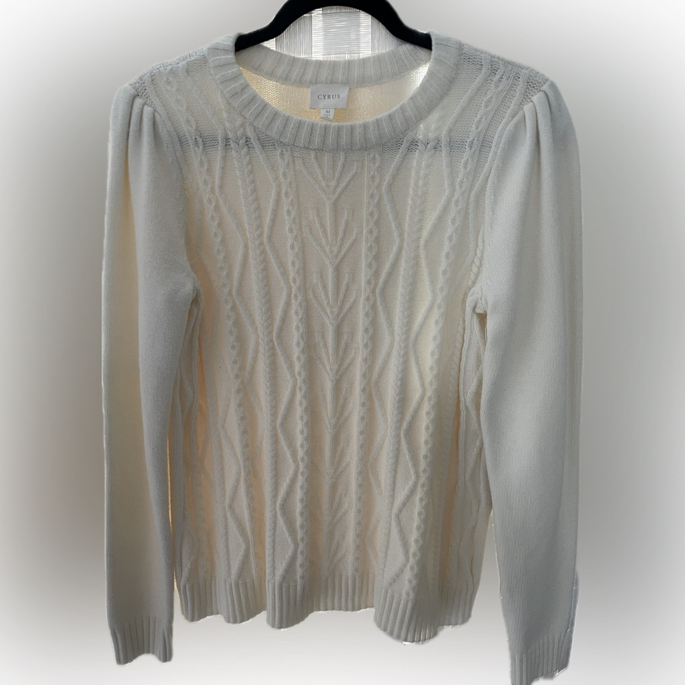 Cyrus Cream Sweater Size Medium NWT